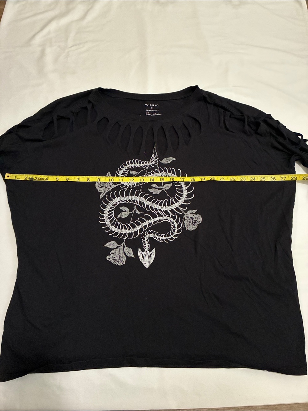 Torrid Classic Fit Black 3/4 Sleeve T-Shirt Size 2 Distressed Snake Skeleton - Picture 6 of 8